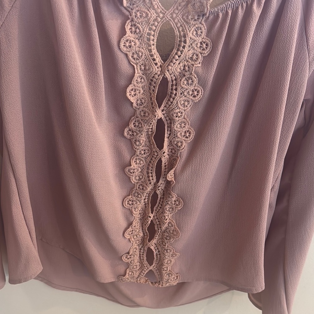 Charlotte Russe Purple Ruched 3/4 Sleeve Blouse - Picture 4 of 4